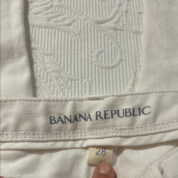 Banana Republic White Skinny Jeans Versatile Style. Size 28 - Picture 3 of 9